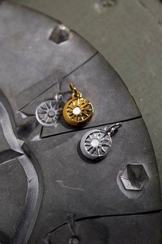 Mini Universal Balance Pendant