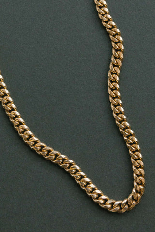 lightweight 14 karat gold lineage chain necklace	