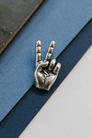 vintage silver peace hand sign pendant